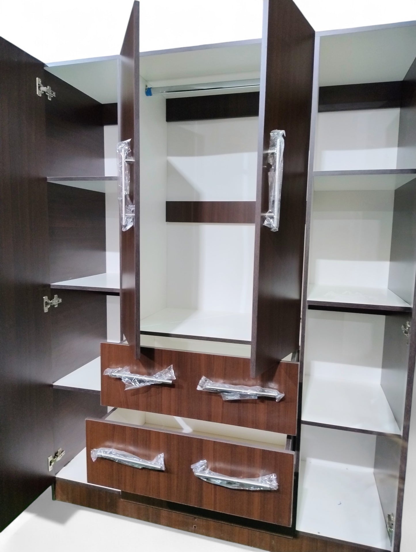 CLOSET 4 PUERTAS CAFE